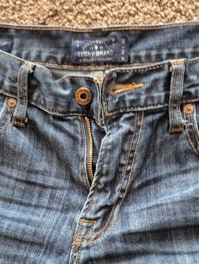 Lucky Brand Men's Denim Jeans in Blue with Contrast Stitching